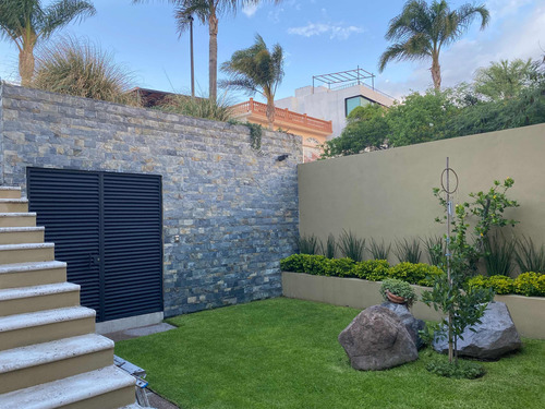 Increíble Residencia De Autor En Vista Real