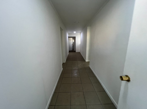 Se Arrienda Bodega Con Amplias Oficinas
