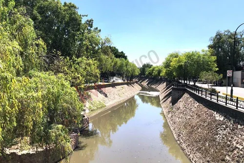 Propiedad En Venta Gran Ubicación Sobre Emblemática Calle De Centro Histórico De Querétaro