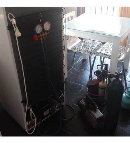 Imagen 5 de 10 de Service De Heladeras Cambio De Motor/burletes Carga De Gas