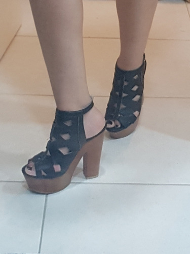 Zapatos Varios: Botas Media Caña Cuero Febo/ Sandalias Qupid