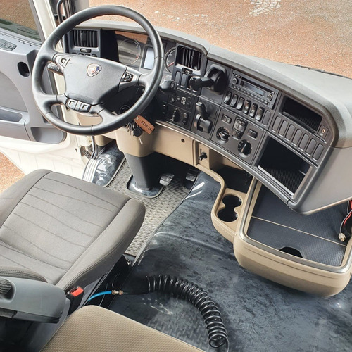 Imagem 13 de 22 de Caminhão R440 Highline Scania 440 Cavalo 6x2 Trucado 2018