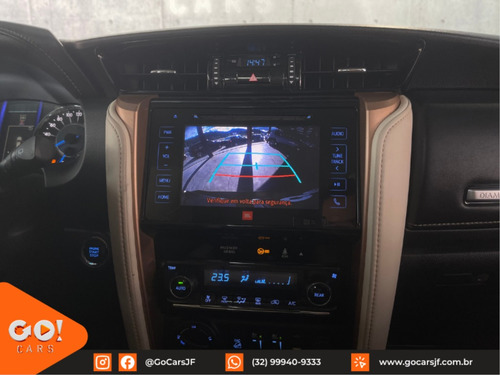Toyota Hilux SW4 2.8 SRX DIAMOND 4X4 7 LUGARES 16V TURBO INTERCOOLER DIESEL 4P AUTOMÁTICO