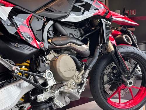 Hypermotard 821