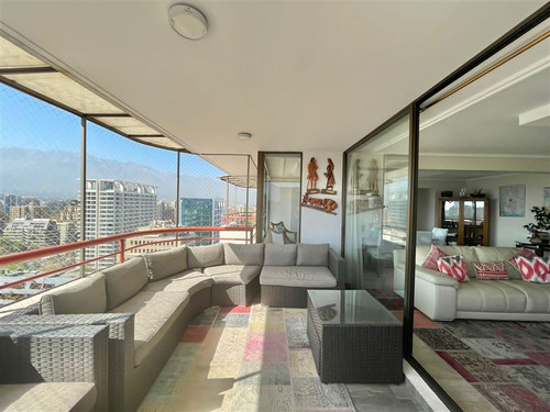 Penthouse Barrio El Golf Las Condes: Colegio Villa María