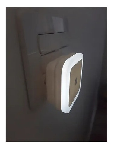 Imagem 4 de 7 de Luminária Luz Noturna Sensor De Luminosidade Automático Buba