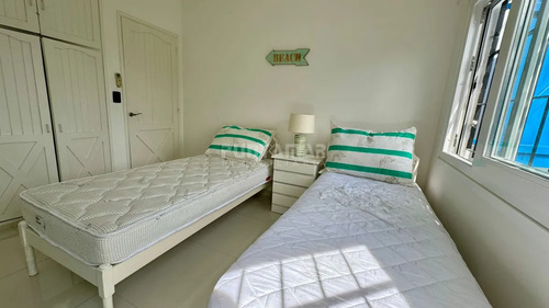 Moderna Casa Con Piscina En Montoya A Metros Del Mar