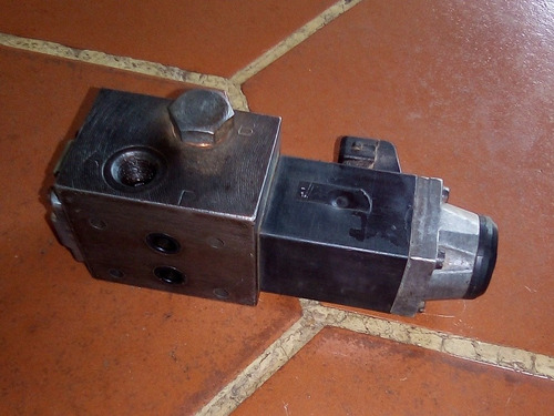 Electrovalvula Selenoide Bloqueo 4x4 Tractor Belarus Rh06101 (Usado)