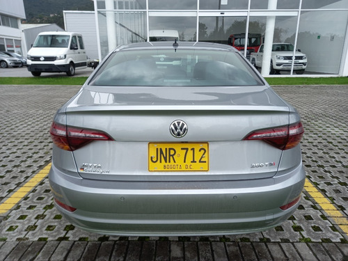 Volkswagen Jetta A7 Highline 1.4t At