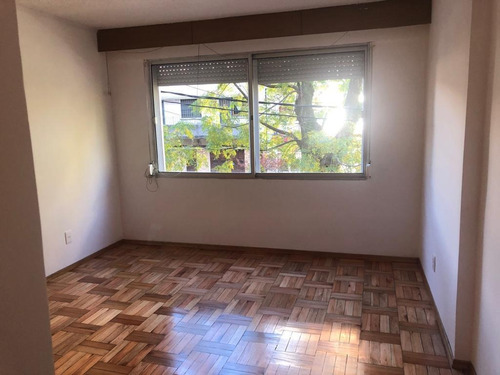 Alquilo Apartamento De 1 Dormitorio Con Buen Metraje.