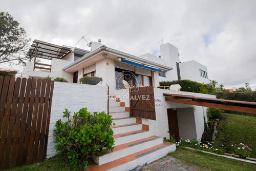 Casa En Alquiler Temporal, Frente Al Mar. Ideal Para Disfrutar En Verano.