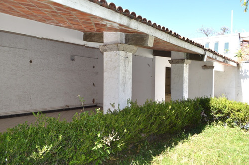 Ubicadísima Propiedad En Venta Como Terreno !