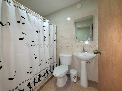 Yoselin Cabesas Vende Apartamento En Ciudad Roca, Yc 25-23837