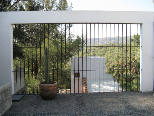 Casa Galardonada Frente Al Bosque De La Primavera En Pinar De La Venta, Con Estudio Independiente Y Loft. En Venta