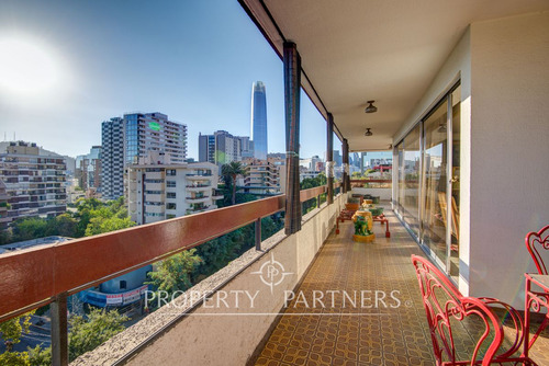 Amplio Departamento En Luis Thayer Ojeda A 7 Minut...