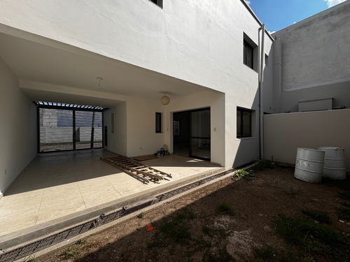 Venta Dúplex 3 Dormitorios Grand Bourg Con Cochera