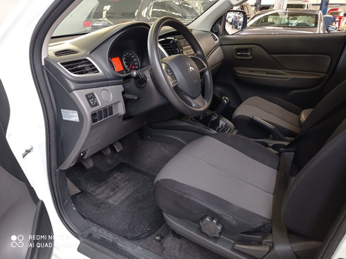 Imagen 3 de 15 de Mitsubishi L200 2018 2.4 Cabina Doble 4x2 Mt