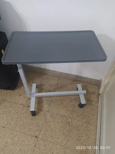 Mesa de comer para cama o silla con altura regulable y ruedas.