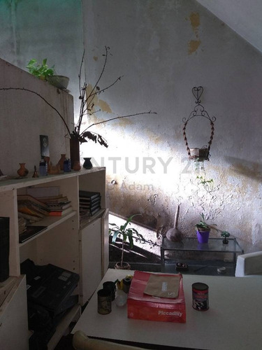 Imagen 6 de 8 de Local O Garage Con Vivienda Y Fondo Con Galpon