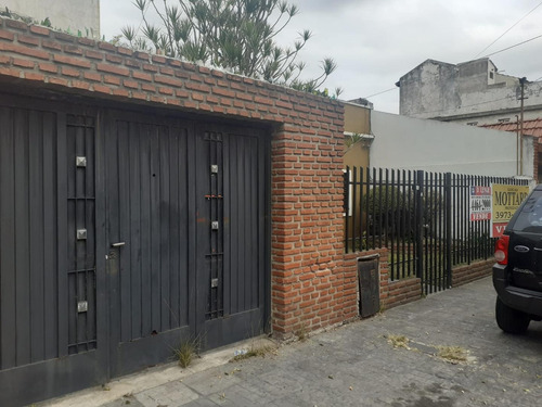 Imagen 1 de 20 de Casa Lote Propio De 3 Amb. + Dpto. Monoambiente Atras.-