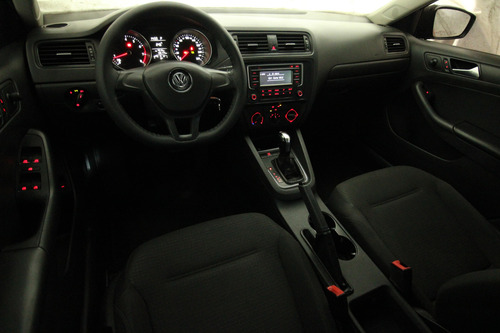 Volkswagen Jetta 2.0 L4 At
