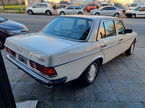 Imagen 4 de 18 de Mercedes Benz 230 E