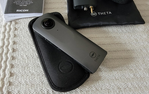 Câmera 360 Ricoh Theta V 4k + Kit Ta-1 Som Incrível 3d Top! (Usado)