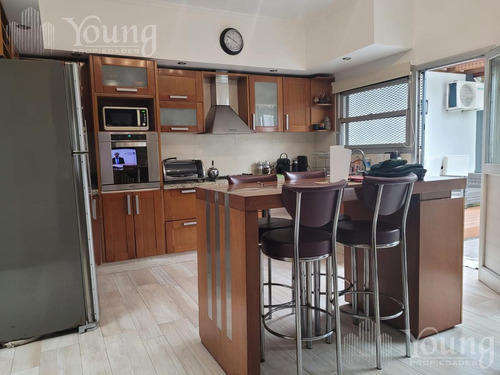 Imagen 6 de 30 de Casas De Estilo Moderno Y De Gran Categoría Constructiva . Bernal Centro