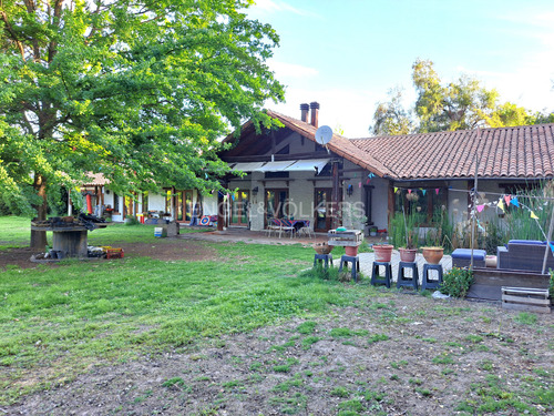 Amplios Espacios. Casa Chilena En Chicureo