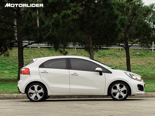 Imagen 6 de 24 de Kia Rio New 1.4 Extra Full | Permuta / Financia