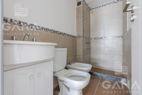 Venta Departamento En Echesortu Rosario. 2 Dormitorios Con Balcón Y Terraza