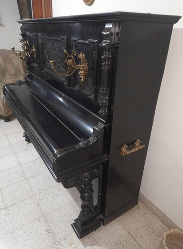 Hermoso Piano Vertical Schiedmayer Con Candelabros De Bronce Negro (Usado)