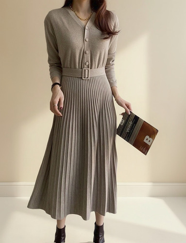 Vestido De Punto Con Cinturón Y Cuello De Pico
