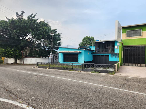 Lh Se Vende Casa En Av Ppal De Pueblo Nuevo 