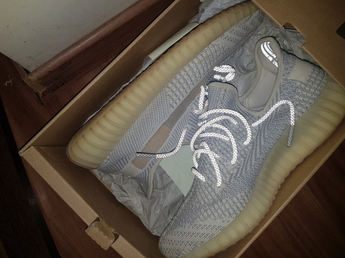 Dois Yeezy 350 Lundmark E Zyon