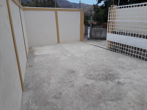 Imagen 7 de 10 de Se Ofrece A La Venta Town-house Amplio En Obra Blanca Ubicado En Sector El Piñal, Él Limón.