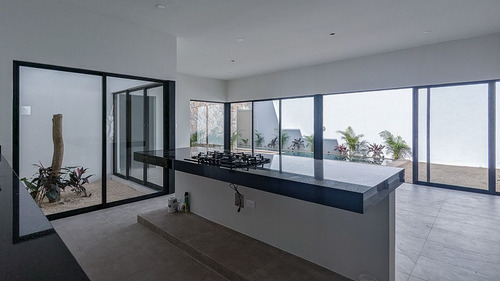 Casa En Venta En Exclusivo Desarrollo De Cholul, Merida.