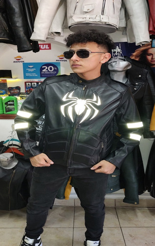 Imagen 4 de 5 de Chamarra Spiderman Black Piel