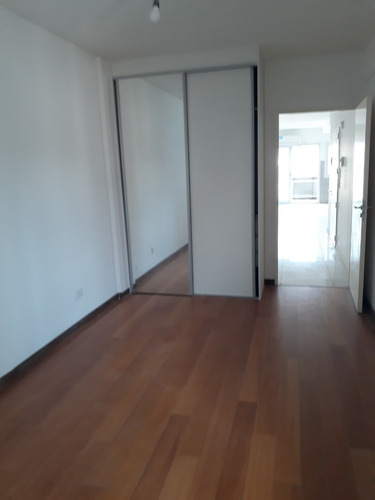 Imagen 5 de 8 de Dpto 2 Amb A Estrenar Frente Balcon Arregui 6300