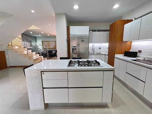 Imagen 1 de 21 de As Hermosa Casa En Urbanización Villa Eugenia As