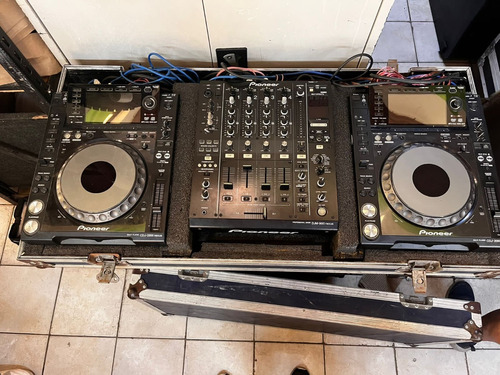 Cabina Pioneer Cdj 2000nxs (2) Y Djm 900nxs Con Hard Case