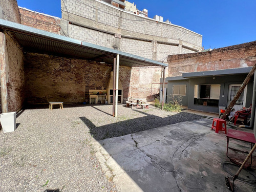 Alquiler. Centro. Casa 4 Dorm! Con Patio Quincho Y Asador! No Paga Expensas