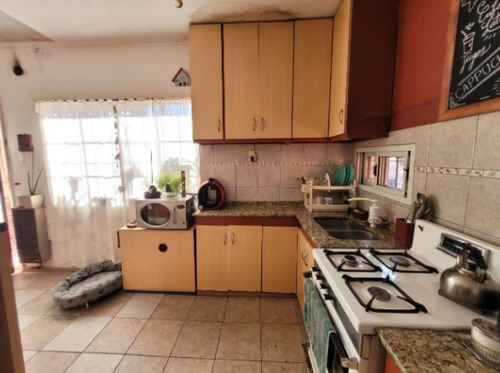 Ph En Venta - 4 Dormitorios 2 Baños - Villa Lynch