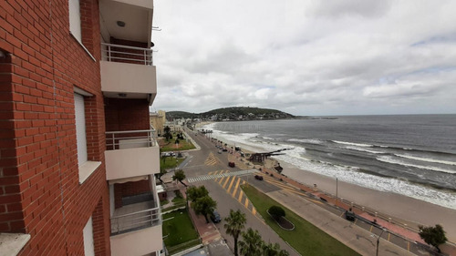 Apartamento Frente Al Mar De 3 Dormitorios, 2 Baños Y 2 Garajes