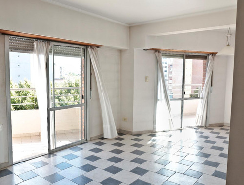 Departamento En Venta - 2 Dormitorios 2 Baños - Cochera - 82mts2 - Monte Grande, Echeverría