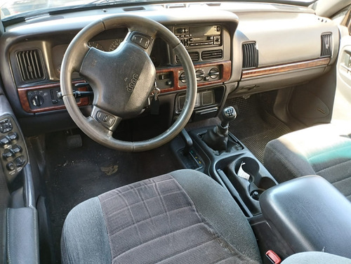 Jeep Grand Cherokee 2.5 Laredo