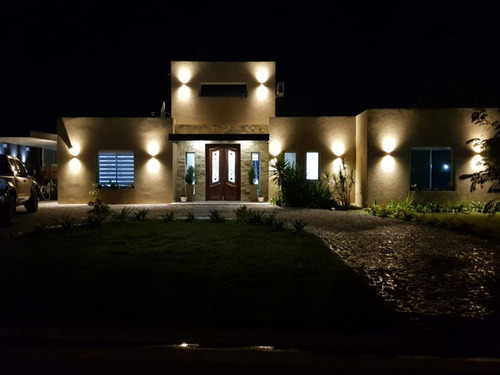 Imagen 3 de 16 de Casa En Venta En San Sebastián