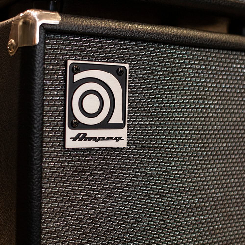 Bafle Caja Ampeg Classic Svt-210av 2x10 Color Negro