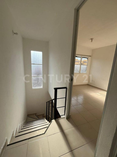 Casa En 2 Niveles Con Patio De Servicio En Real Solare, El Marqués, Querétaro