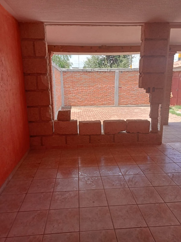 Venta Casa Con Terreno En Esquina Sta. Rosa Jauregui.